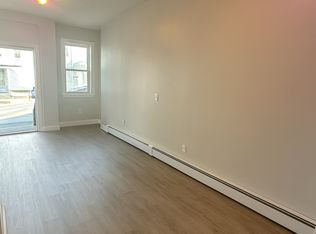 554 4th St #1N, Troy, NY 12180