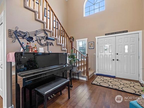 5th image of 915 W Edgewater Lane