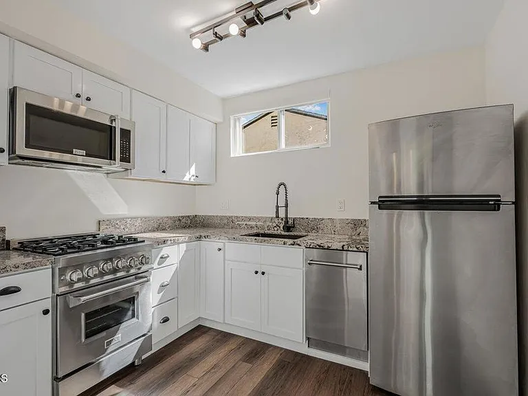 6131 Ranchito Ave — Photo 7