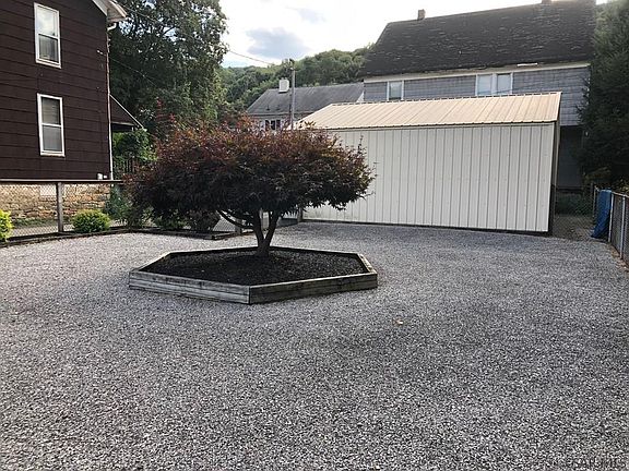 2nd image of 604R-606R Napoleon St