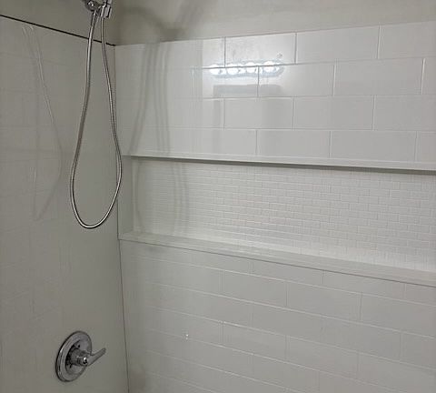 5th image of 2025 Abbott Rd APT 2