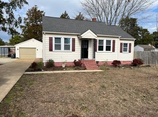 8 Holly St, Poquoson, VA 23662