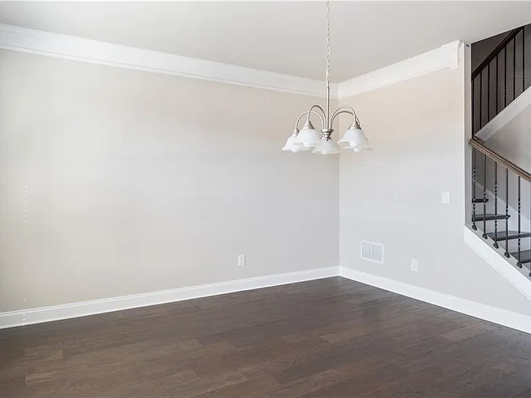 1758 Samantha Bnd — Photo 14