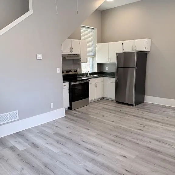508 W Oak St #2 — Photo 2