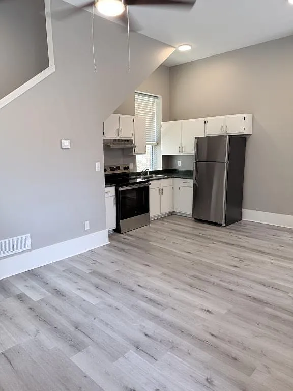 Building Photo - 508 W Oak St #2
