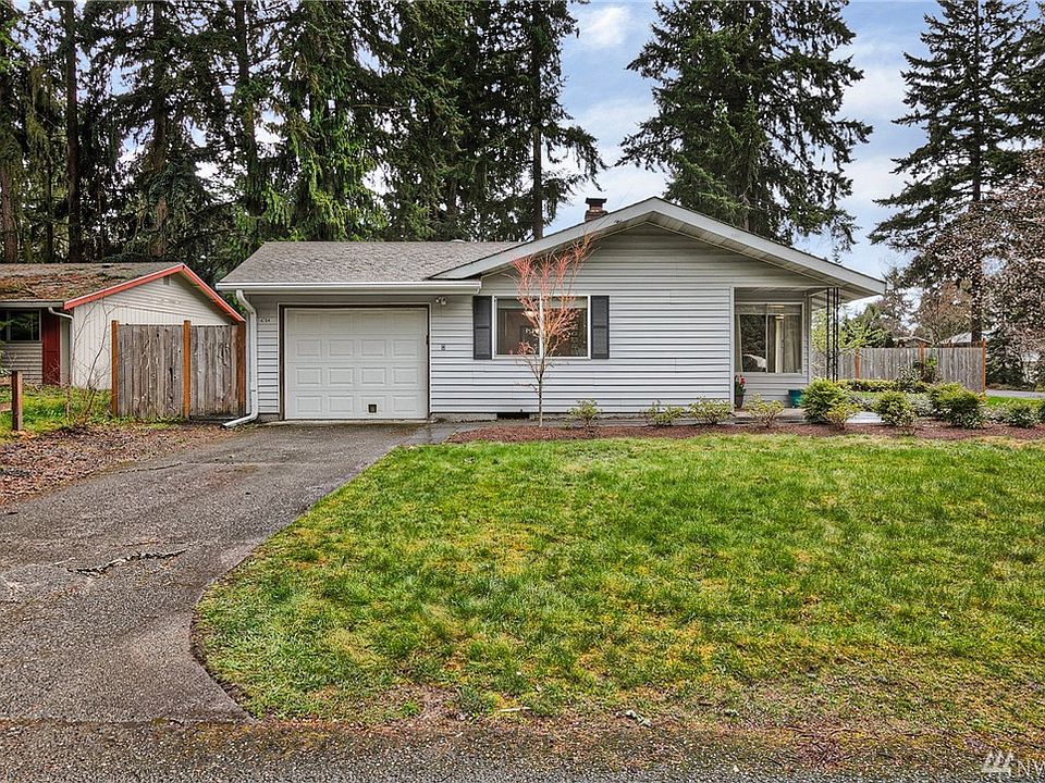Close-in Puyallup rambler on large 9,480 square foot fully-fenced corner lot.