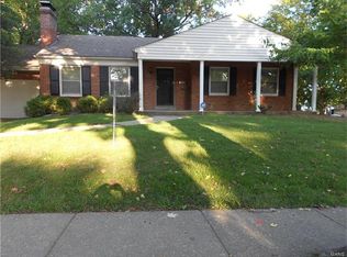 900 Jeanerette Dr, Saint Louis, MO