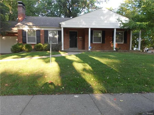 900 Jeanerette Dr, Saint Louis, MO 63130