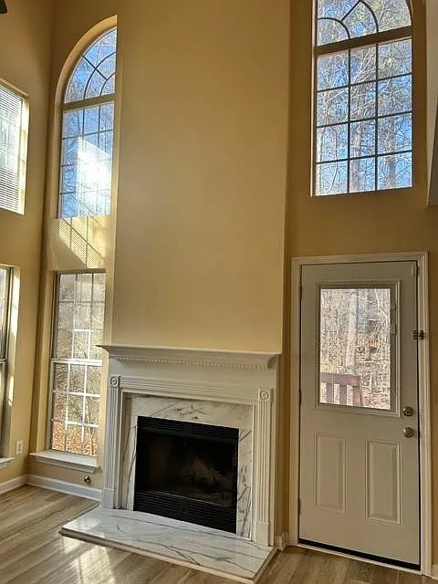 3 bed, 2.0 bath, 1859 sqft, $1,995 — Photo 3
