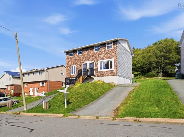 36 Regal Rd, Dartmouth, NS B2W 4H6
