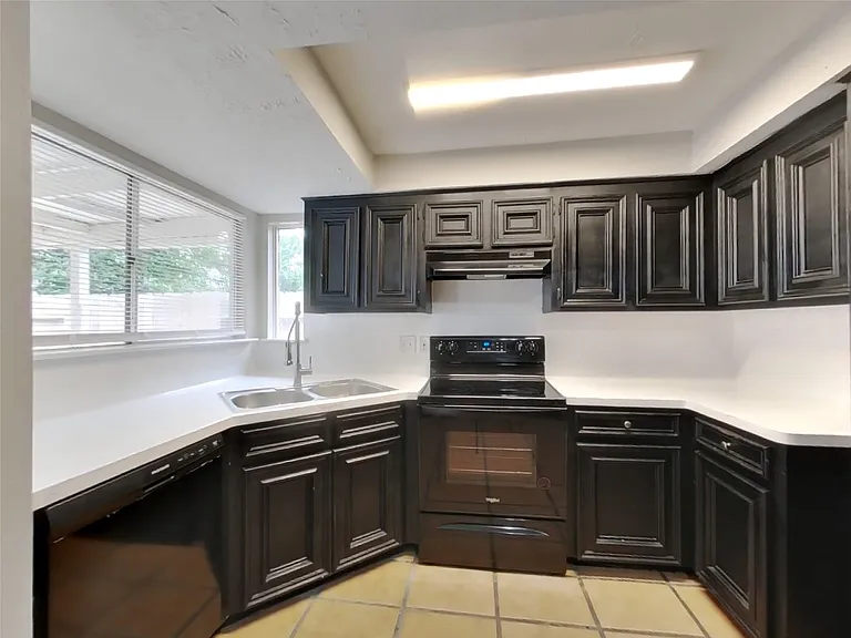 4422 Monteith Dr — Photo 6