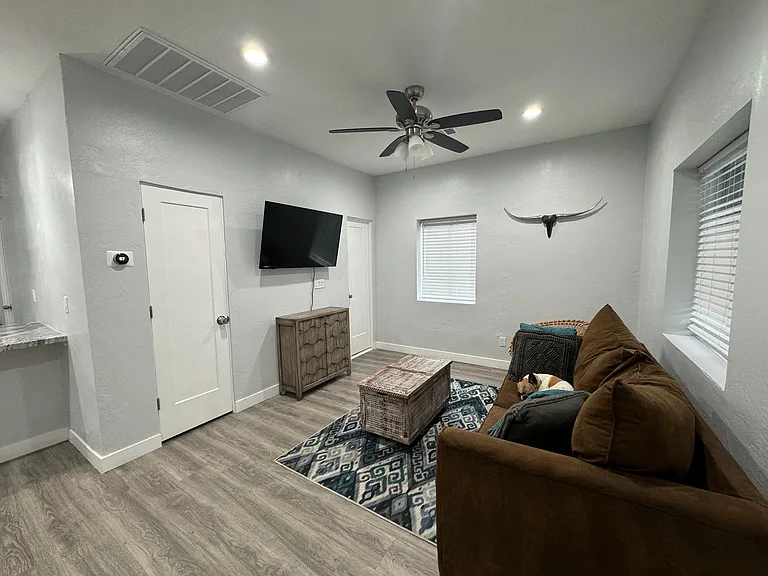 2331 N Richland St — Photo 5