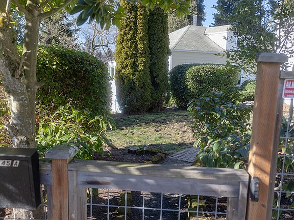 Gated yard entrance