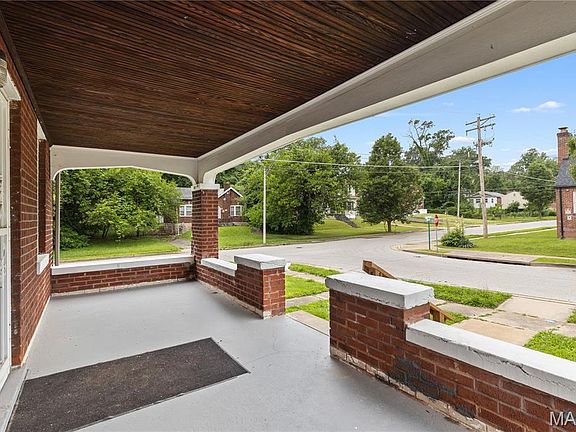 3rd image of 3800 Oakridge Blvd