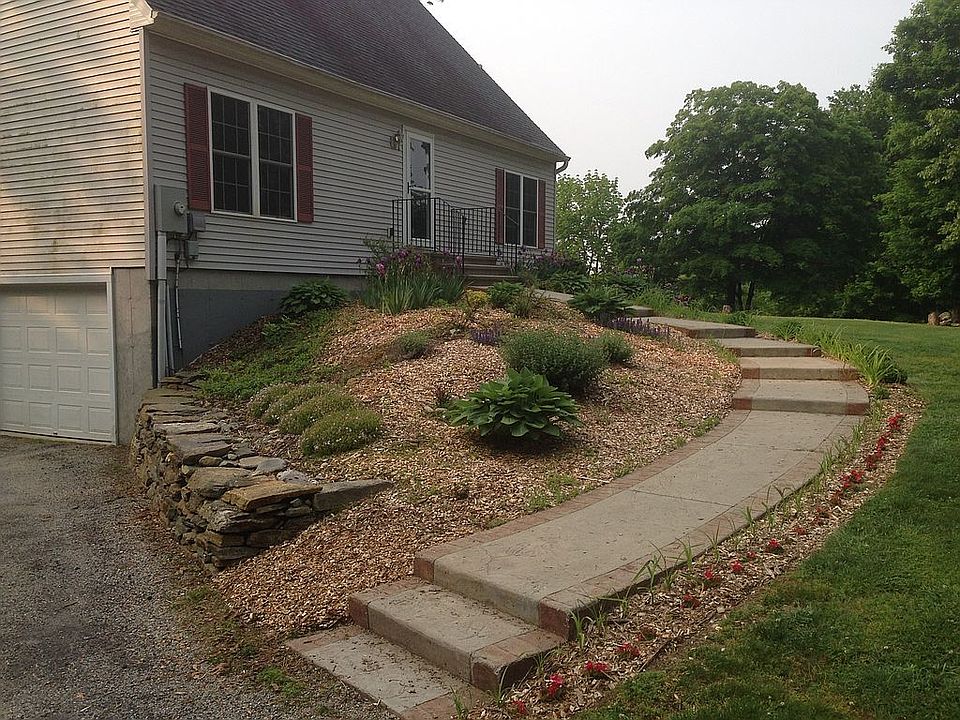 4BR 2BA on 1+ private acres