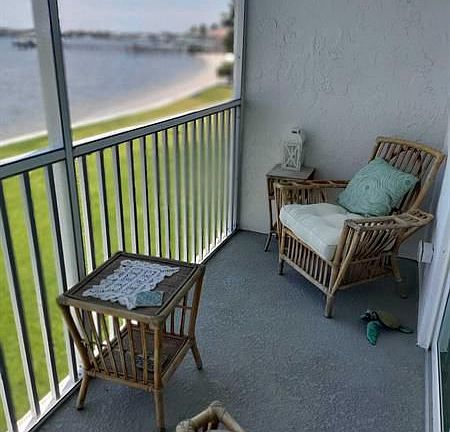 4th image of 1516 S Lakeside Dr APT 204