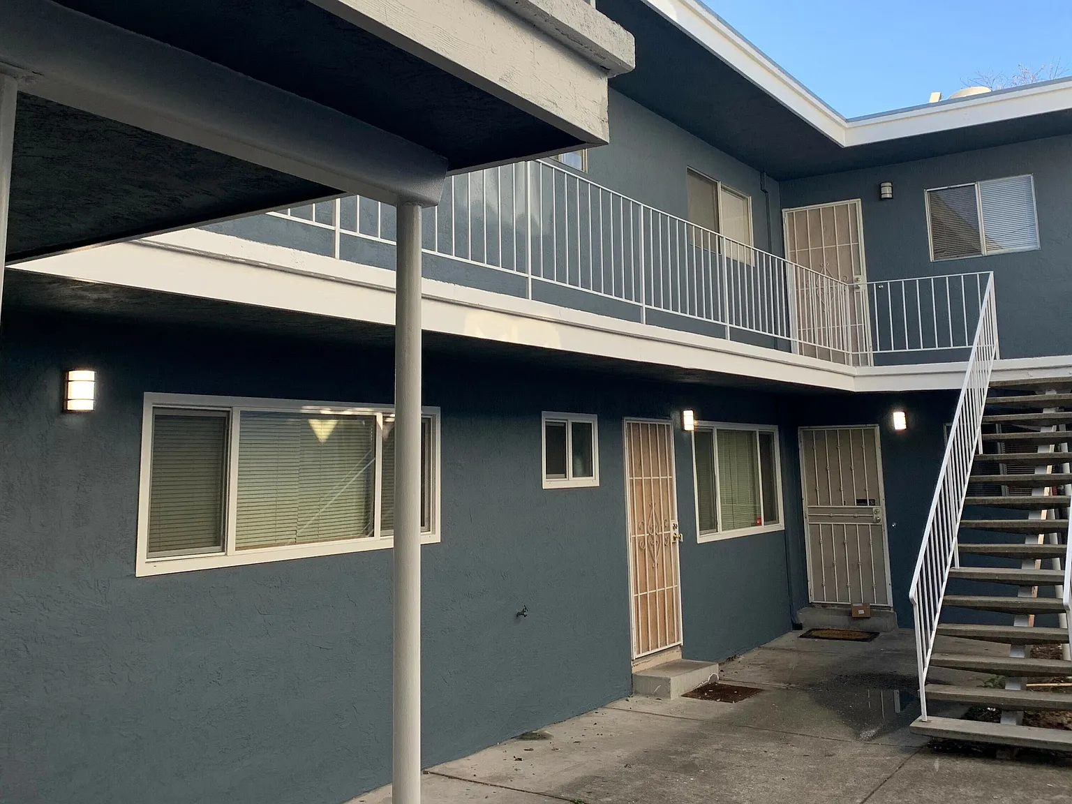 2 bed, 1.0 bath, 880 sqft, $2,500 — Photo 2