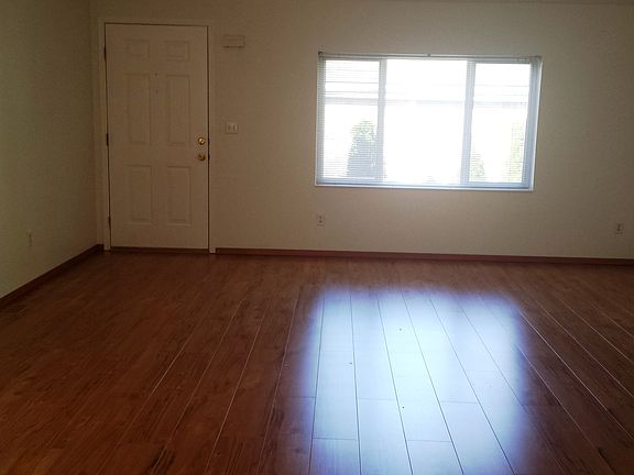 3rd image of 13217 NE 59th St