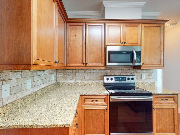 5th image of 4004 Ellington Dr