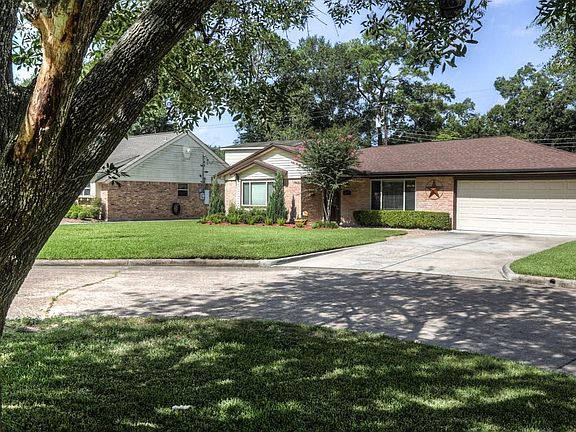 Front of home on cul-de-sac lot.