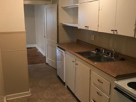 2nd image of 4226 Harrison St #3S