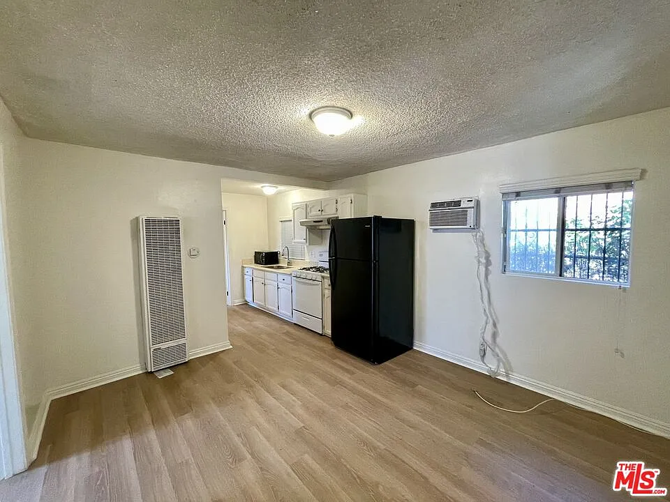 2 bed, 1.0 bath, 1000 sqft, $2,295 — Photo 3