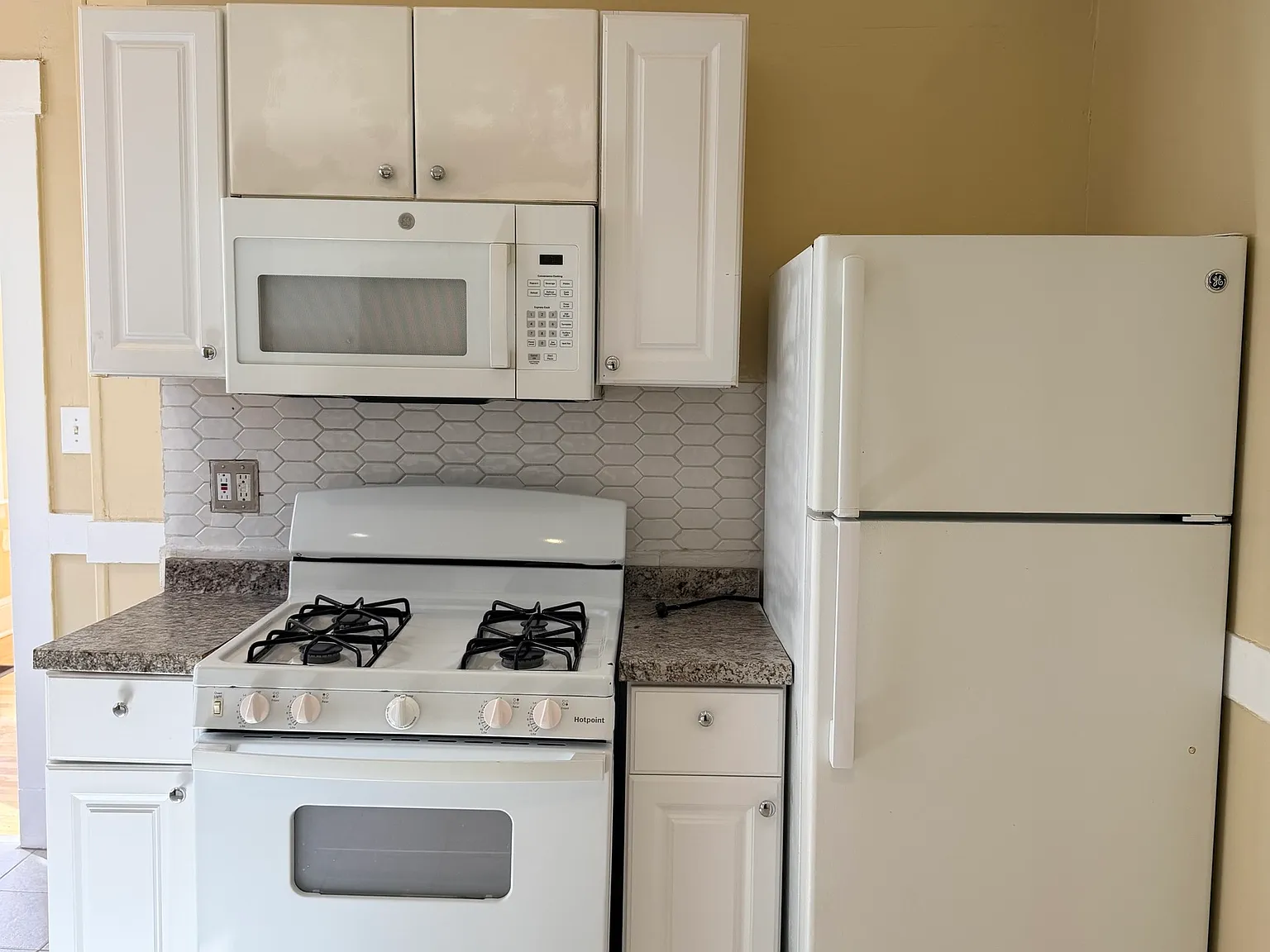 2 bed, 1.0 bath, 1670 sqft, $1,850 — Photo 3