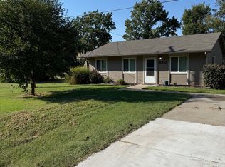 6352 SW 11th St, Topeka, KS 66615