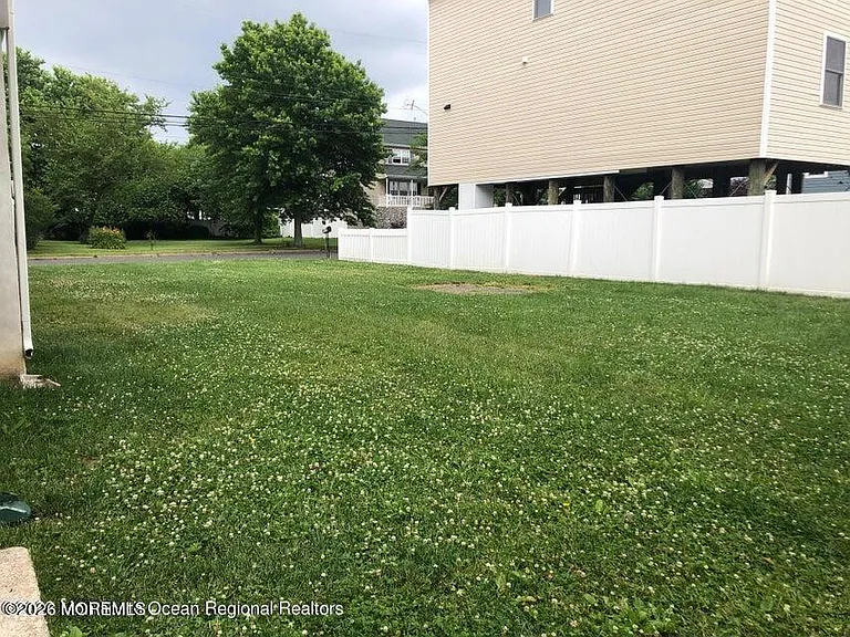 702 Edmunds Ave — Photo 11