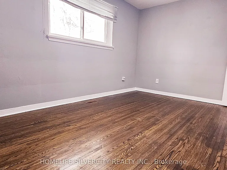 31 Windermere Ct #UPPER — Photo 24