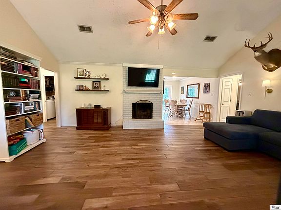 2nd image of 405 Moody Rd