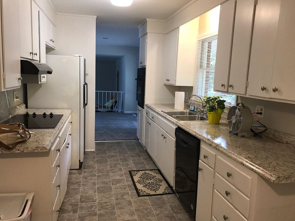 2nd image of 207 Robert Elliffe Rd