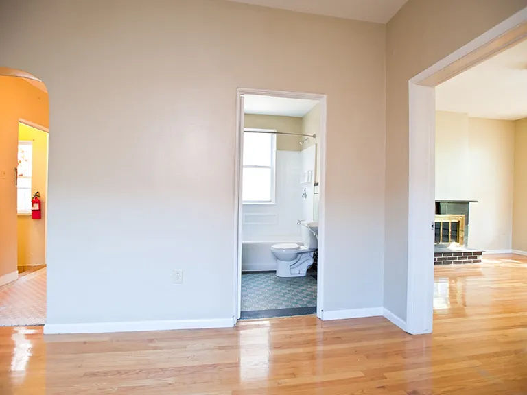 1 Bd/1ba W Heat Near Brady Half Off First Month — Photo 1