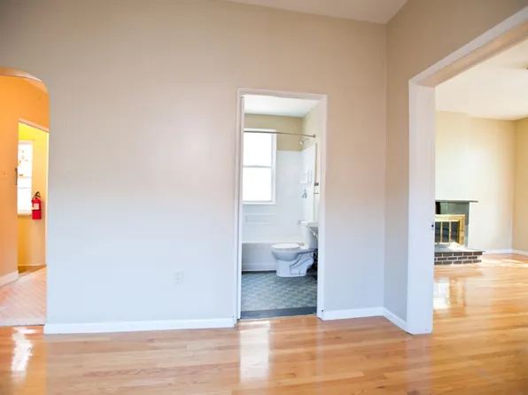 $1040-1 Bd/1ba W Heat Near Brady Half Off First Month