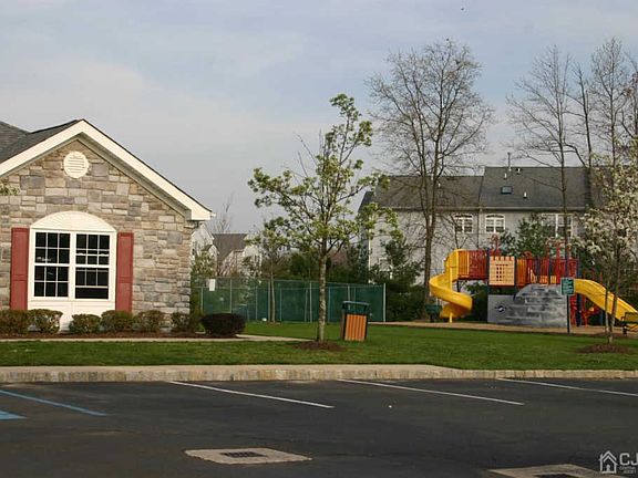 4th image of 34 Catherine Ct