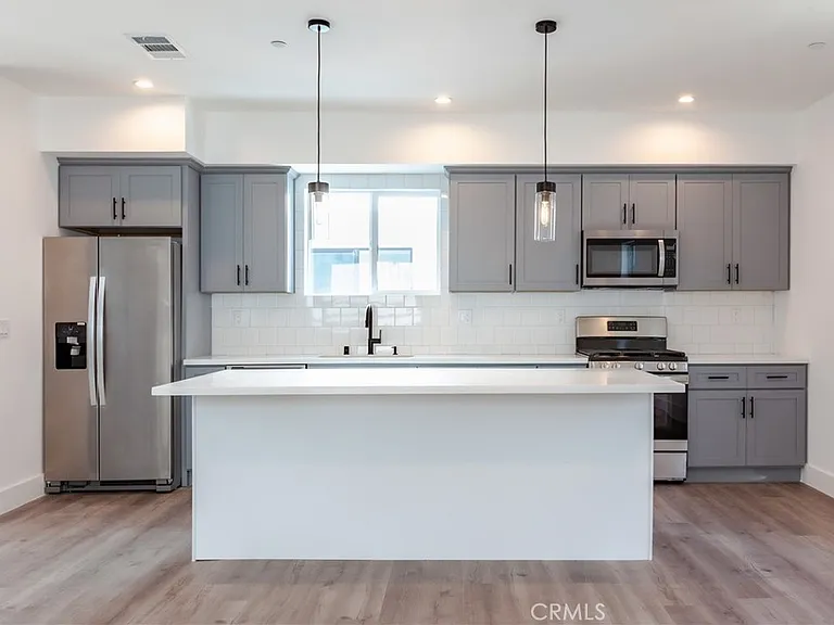 10910 W Hesby St #1/2 — Photo 16