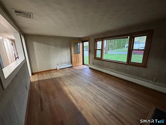 5th image of 129 Westwood Avenue