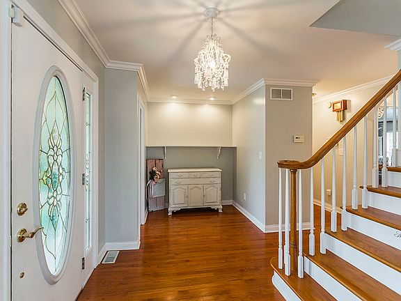 4th image of 200 Ramblewood Way