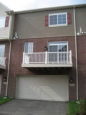 928 Charlton Ln — Photo 2