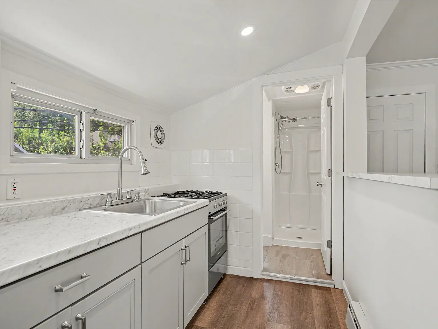 Studio, $1,600 — Photo 4