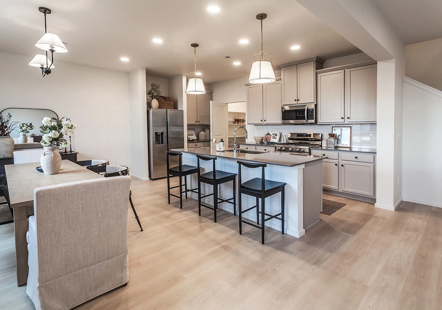 Beautiful Model Home in New Johnstown Neighborhood! — Photo 1