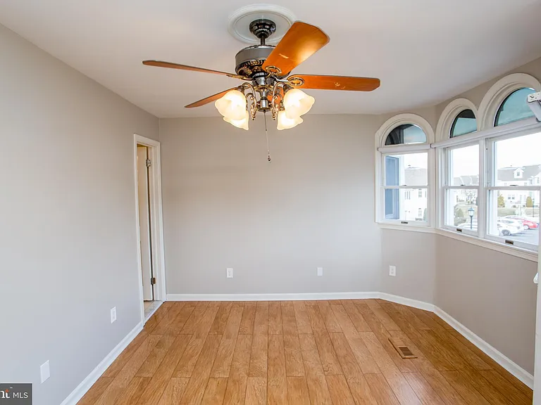 1529 Margaret Ct — Photo 38