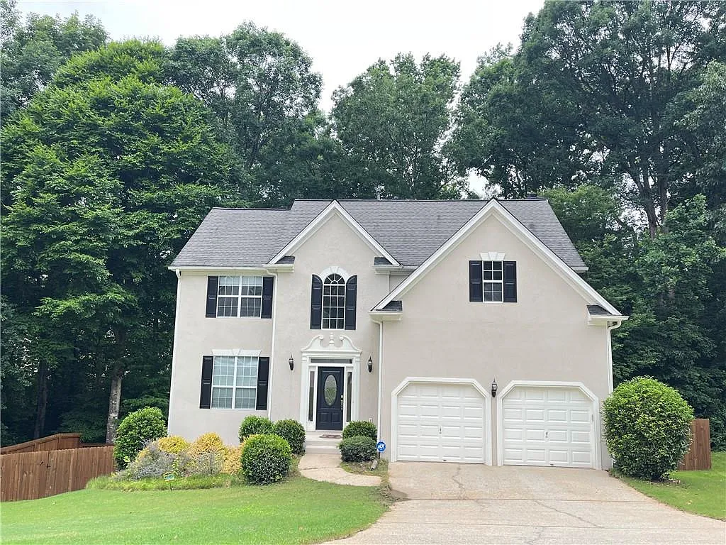 4 bed, 2.5 bath, 2320 sqft, $2,600 — Photo 2