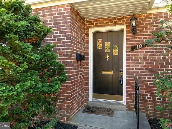 2nd image of 1104 Tuckahoe Ln