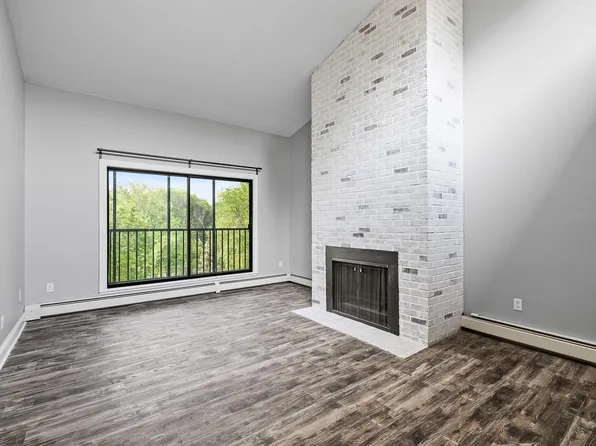 5140 W 102nd St APT 305, Minneapolis, MN 55437