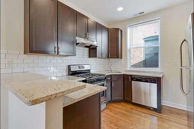 2nd image of 860 W Cornelia Ave #3S