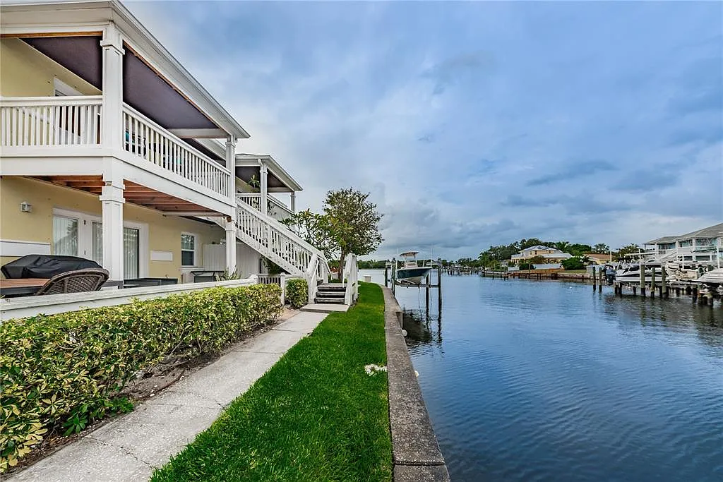 1 bed, 1.0 bath, 823 sqft, $4,250 — Photo 2