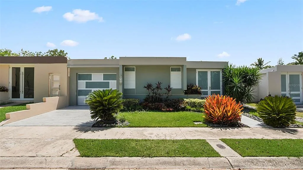 4 bed, 2.0 bath, 1400 sqft, $2,400 — Photo 1