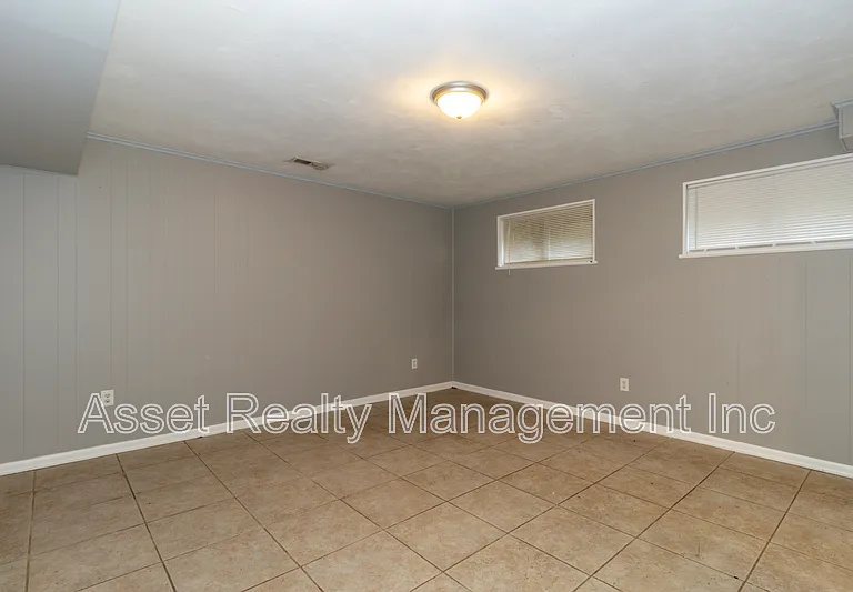 630 Colonial Dr — Photo 14