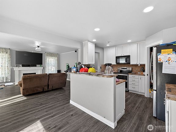3rd image of 2509 W 35th Avenue